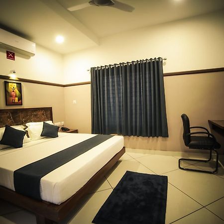 Icon Residency Hotel Kalpatta Ngoại thất bức ảnh