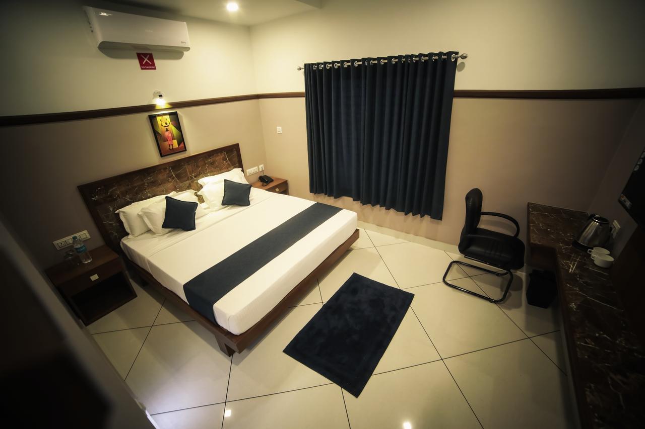 Icon Residency Hotel Kalpatta Ngoại thất bức ảnh