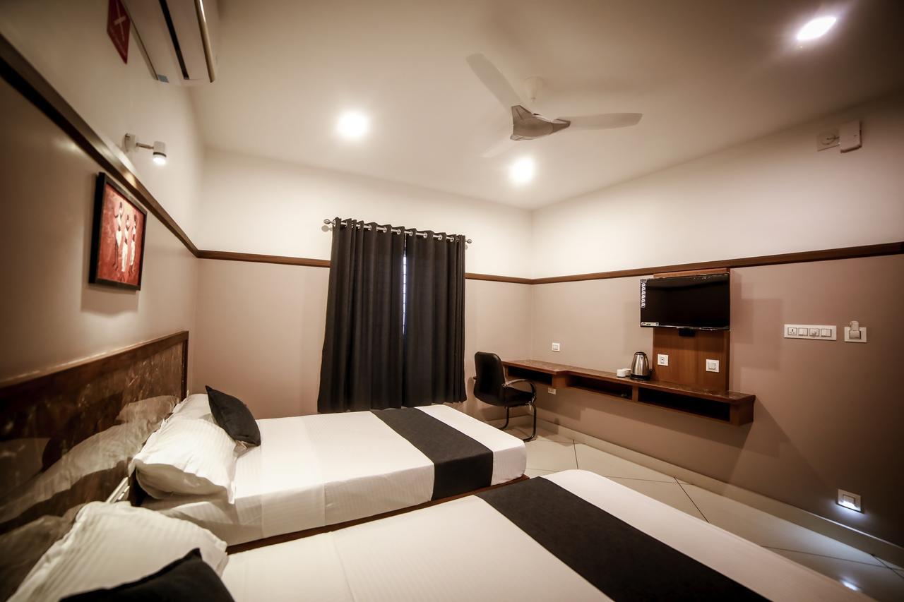 Icon Residency Hotel Kalpatta Ngoại thất bức ảnh
